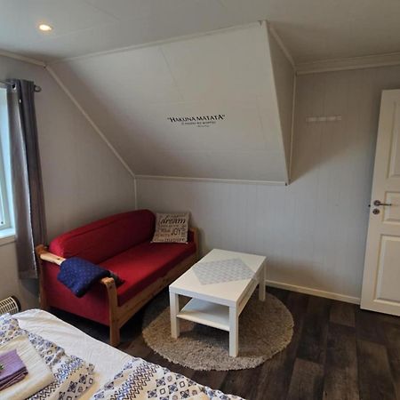 1 Room In The Yellow House, Close To Airport & Lofoten Evenskjer Buitenkant foto