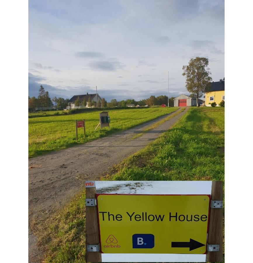 1 Room In The Yellow House, Close To Airport & Lofoten Evenskjer Buitenkant foto