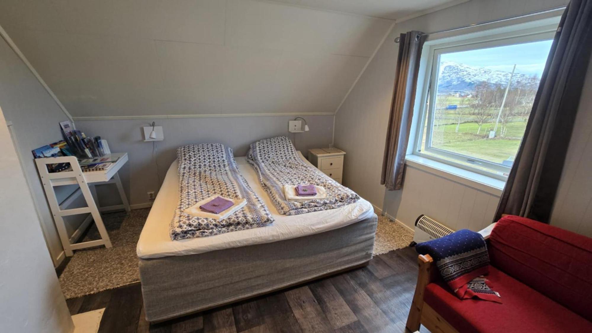 1 Room In The Yellow House, Close To Airport & Lofoten Evenskjer Buitenkant foto