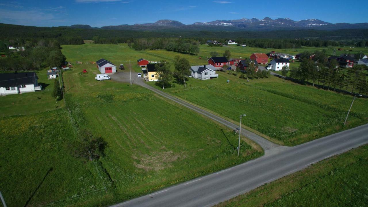 1 Room In The Yellow House, Close To Airport & Lofoten Evenskjer Buitenkant foto