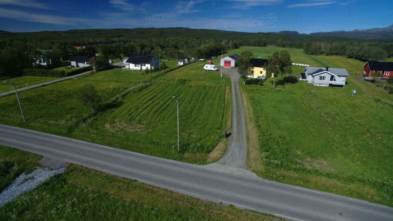 1 Room In The Yellow House, Close To Airport & Lofoten Evenskjer Buitenkant foto