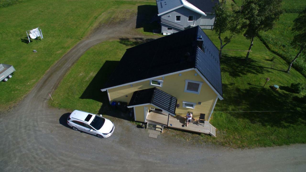 1 Room In The Yellow House, Close To Airport & Lofoten Evenskjer Buitenkant foto