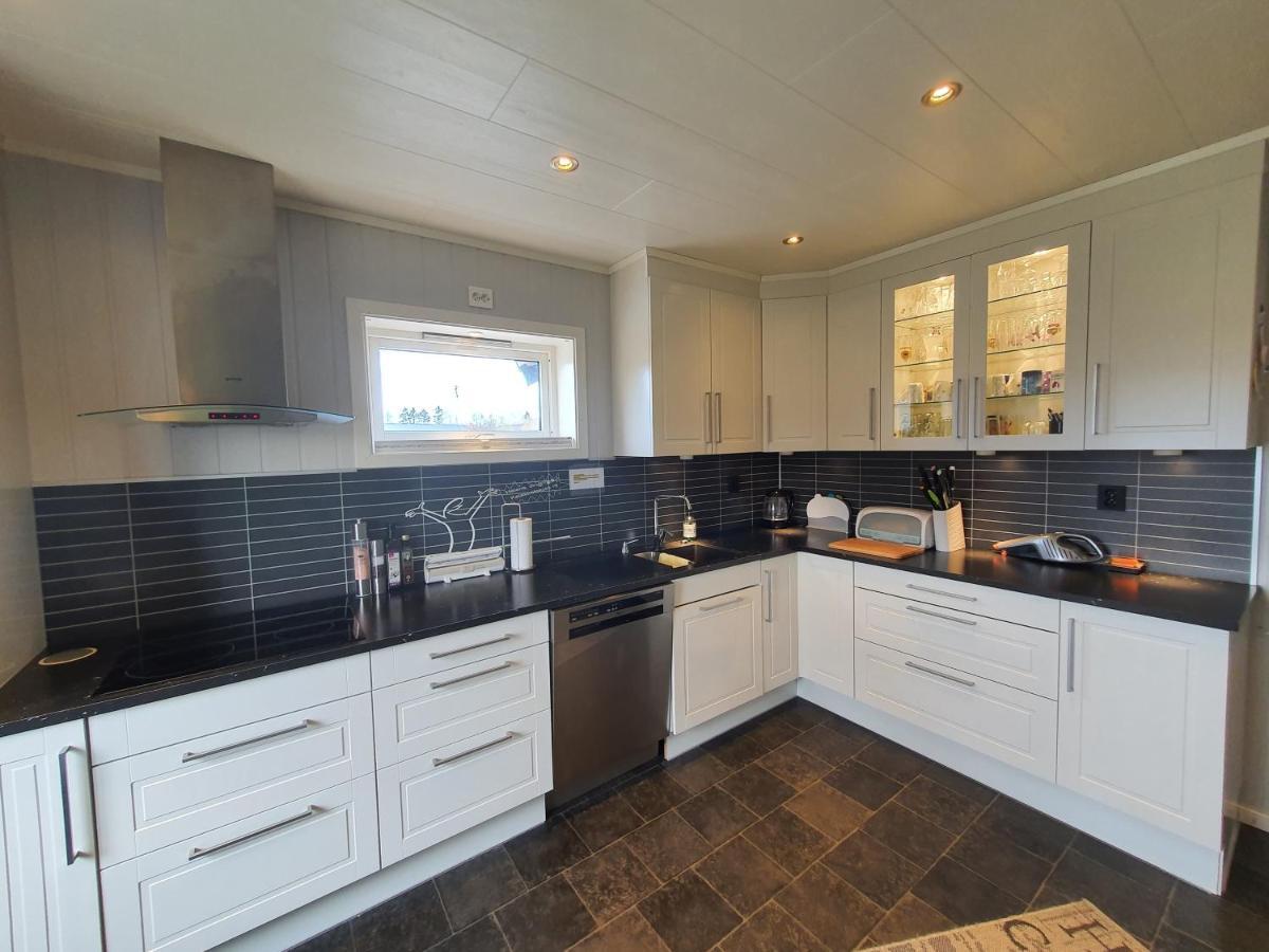 1 Room In The Yellow House, Close To Airport & Lofoten Evenskjer Buitenkant foto
