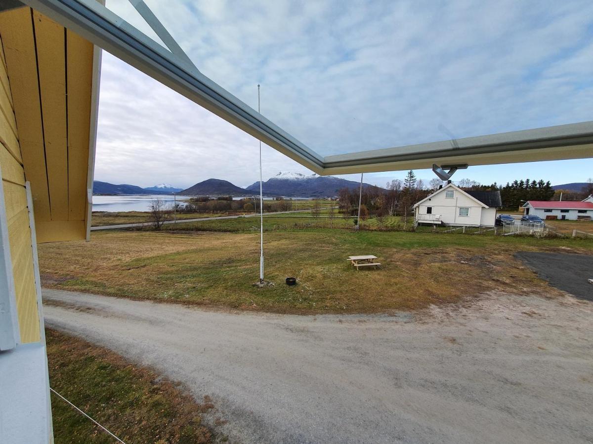 1 Room In The Yellow House, Close To Airport & Lofoten Evenskjer Buitenkant foto